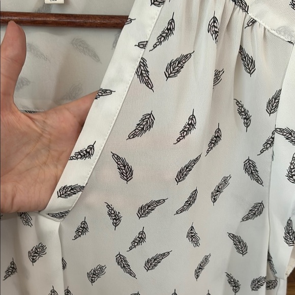 White Patterned Top - Picture 2 of 4